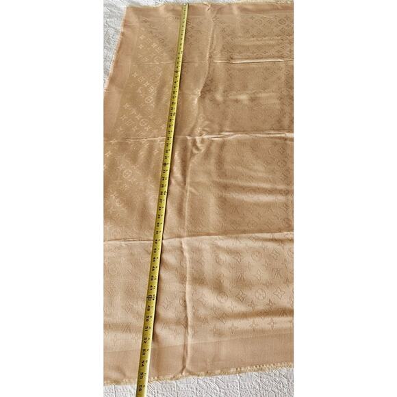Louis Vuitton Silk Wool Monogram Shawl - Picture 4 of 13